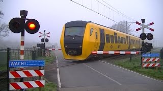 Spoorwegovergang Laag Zuthem  Dutch railroad crossing [upl. by Yenobe312]