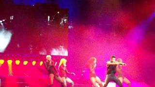 USHER OMG TOUR IN PHILLY LIL FREAK AND HOT TOTTIE [upl. by Derag]