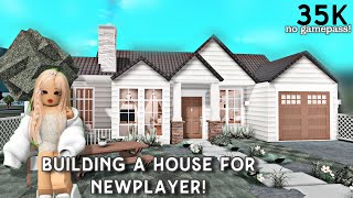 BUILDING A HOUSE FOR NEW BLOXBURG PLAYER Cheap Aesthetic No gamepass Home  speedbuild amp tour 35k ✨ [upl. by Nanine]