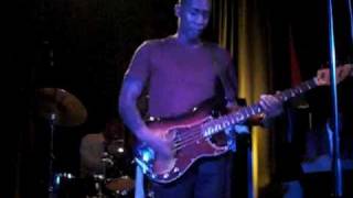 Raphael Saadiq Live quotSkyy Can You Feel Mequot Berlin 12102009 [upl. by Sibeal]