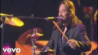 Marco Antonio Solís  M�s Que Tu Amigo Live [upl. by Gnirps641]