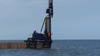 Kafar ostrogi falochron Niechorze 2016 Morze Bałtyckie Pile driver maschine at Baltic sea [upl. by Fitton509]