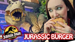 Jurassic Park Burger em SP 🦖 Hamburgueria temática  Mah e Fernandão [upl. by Lewert]