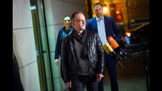 quotKommt man mit der Lederjacke ins Berghainquot – TwitterGemeinde witzelt über Heiko Maas [upl. by Grider998]