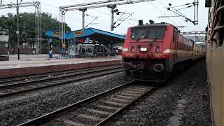 12334 Vibhuti Express overtakes 13020 Bagh Express at Sitarampur Junction [upl. by Keven]