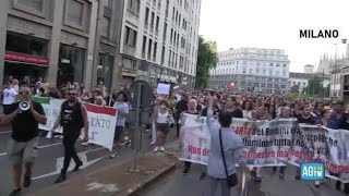 No Green Pass le manifestazioni in tutta Italia le immagini da Roma Milano Napoli e Torino [upl. by Norha]