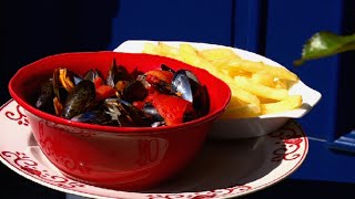 Moules à lail et frites maison [upl. by Atiuqahc]