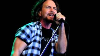 Pearl Jam  Sittin on the dock of the bay  Otis redding cover [upl. by Cecilio]