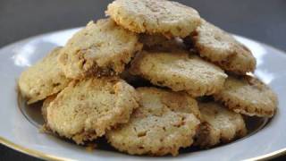 Recette de cuisine Petits biscuits de Noël à la cannelle et au chocolat blanc [upl. by Stephenson]