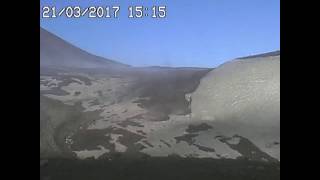 Activité effusive sur le volcan Etna 21 mars 2017 [upl. by Orutra591]