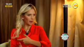 Luisana LopilatoquotEl mundo nos miraquot [upl. by Tiebold390]