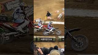 ELI TOMAC AND JETT LAWRENCE BATTLE FOR THE WHOLE SHOT IN THE MAIN IN PHILLY [upl. by Llenrad41]