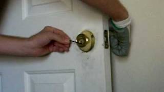 Picking a Kwikset deadbolt lock with a bobby pin [upl. by Arleen]