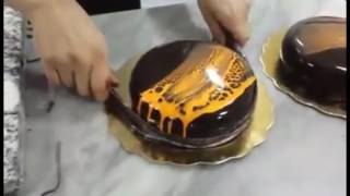 décoration entremet avec glaçage spider [upl. by Ahsrats137]