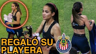 DETALLAZO Carolina Jaramillo REGALÓ su Playera a Aficionado  FINAL Chivas vs Pachuca Femenil [upl. by Donell960]