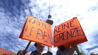 Solidarität mit Seenotrettern Tausende demonstrieren in Berlin [upl. by Yrohcaz605]