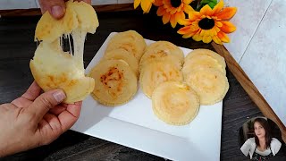 Como hacer arepas con harina pan y queso 3 ingredientes 🧀 Recetas de cocina fácil y rápido [upl. by Eenwat]