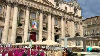 Momento de la beatificación de Juan Pablo II RTVE es [upl. by Eseerahs651]