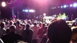 Jimmy Buffett falls off stage in Sydney Australia [upl. by Enelyar]