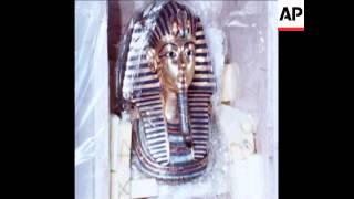 SYND280172 ARRIVAL AT THE BRITISH MUSEUM OF TUTANKHAMUN DEATH MASK [upl. by Orlov]