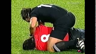 Tana Umaga helps Colin Charvis [upl. by Killarney]