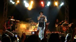 Fabrizio Moro  Pensa live [upl. by Leesen]