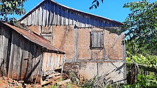 VEJA COM SEUS PRÓPRIOS OLHOS O QUE ESTÁ PENDURADO NO TETO DESSA CASA ANTIGA [upl. by Arral]