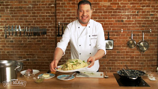 Spaghetti carbonara z BOCZKIEM UPIECZONYM  Charlie Daigneault gotuje [upl. by Bethel]