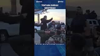 TENTARA SURIAH BERTEKUK LUTUT DI HADAPAN PEMBERONTAK PASRAH SENJATANYA DILUCUTI Shorts [upl. by Coretta]