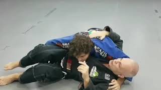 POSIÇÕES DE JIUJITSU  Antecipe o passador e finalize no triângulo [upl. by Gaudette]