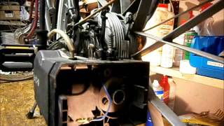 Vergaser ausbauen  Reparaturvideo wwwhilfsmotoreu Saxonette [upl. by Kalie]