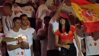 Aitana celebra en Cibeles la 4ª Eurocopa con los jugadores de la Selección Española [upl. by Ardnajela793]