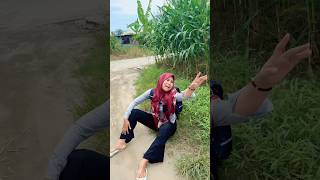 Mami jatuh keripikkentangmasboy short youtubeshorts comedy humor fyp trending [upl. by Abbie]