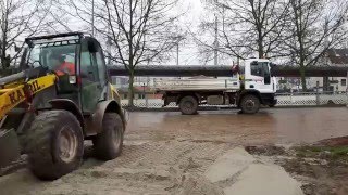 Kafril  Kramer Allrad 750 Radlader belädt LKW mit Sand [upl. by Lambertson732]