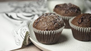 Čokoládové muffiny hrnčekový recept na nadýchaný a šťavnatý koláčik muffin [upl. by Ahsinuq801]