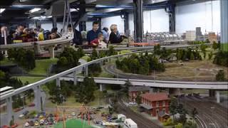 Eine Magnetschwebebahn  a Maglev train [upl. by Decato]