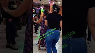 Gozadera total en🪩el rey san Salvador musica baile music charlaenvivodelapesca 🥰🥰 [upl. by Niessuh810]