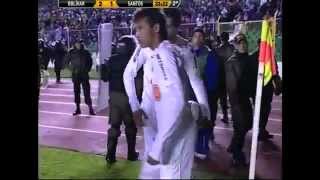 Neymar toma pedrada Bolivar 2x1 Santos Copa Libertadores 2012  25042012 [upl. by Milly]