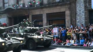 Llegada de las tropas Mexicanas Desfile Bicentenario Mexico [upl. by Yhtur]