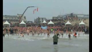 Nieuwjaarsduik 2009 Egmond aan Zee [upl. by Tenej429]