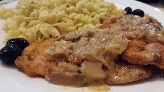 شرائح الديك الرومي بالصلصة البيضاء والفطر escalope de dinde à la sauce blanche et champignon [upl. by Ennove]