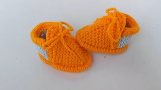 New woolen baby booties knitting designbaby socks knitting tutorialbaby shoes bunai in hindi [upl. by Ephrayim931]