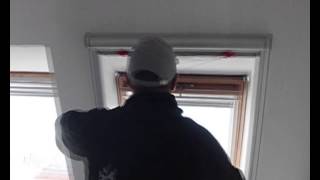 Velux Insektenschutz für Ihr Dachfenster  Fliegengitter passgenau anbringen [upl. by Yllah356]