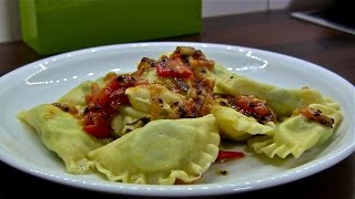 RavioliTeigtaschen in Tomatensauce mit FleischfüllungItalienische Teigtaschen [upl. by Lleraj]