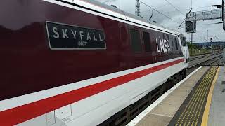 LNER 91107 Skyfall  1D06 0833 London Kings Cross  Leeds 29062024 [upl. by Rotman791]