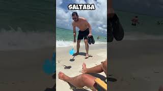 Engañaron a este HOMBRE en la PLAYA 😂🦈 [upl. by Holtorf471]