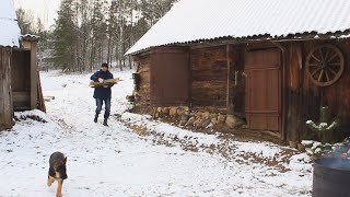 Life of ordinary people in Eastern Europe Snowfall Preparing the house for winter [upl. by Valerian]