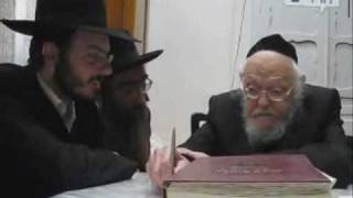 Rabbi Eliashiv חלק א הרב אלישיב עם ניניו [upl. by Humo2]