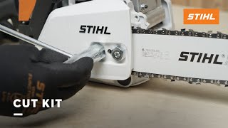 Zaaggarnituur van kettingzagen met zijdelingse kettingspanner vervangen  STIHL Cut Kits [upl. by Llerrehs324]