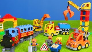 Bagger Lastwagen Züge Kran amp Spielzeugautos  LEGO DUPLO Construction Baustelle für Kinder [upl. by Nosnorb31]